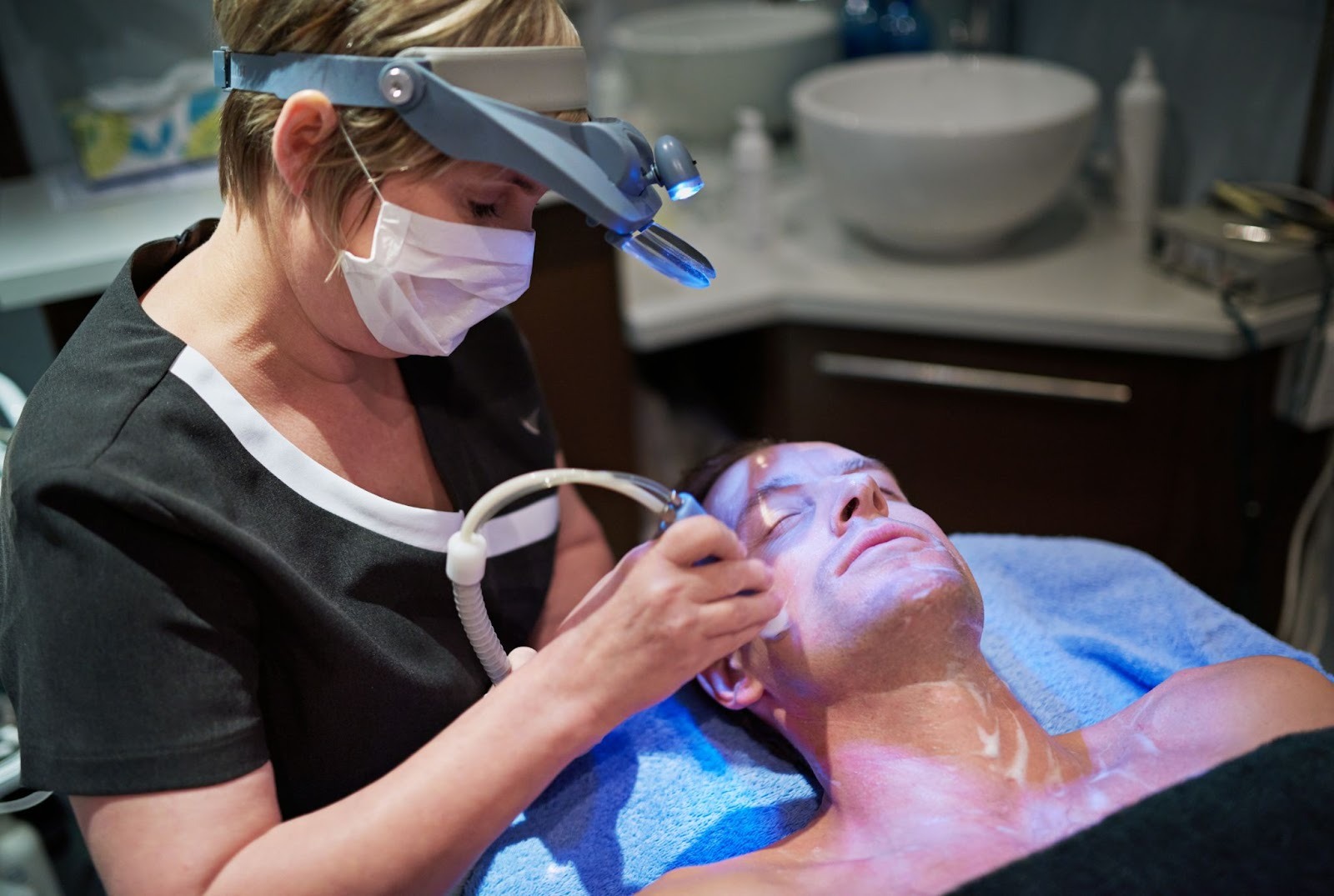 How Skin Rejuvenation Treatments Help Reverse Early Signs of Aging